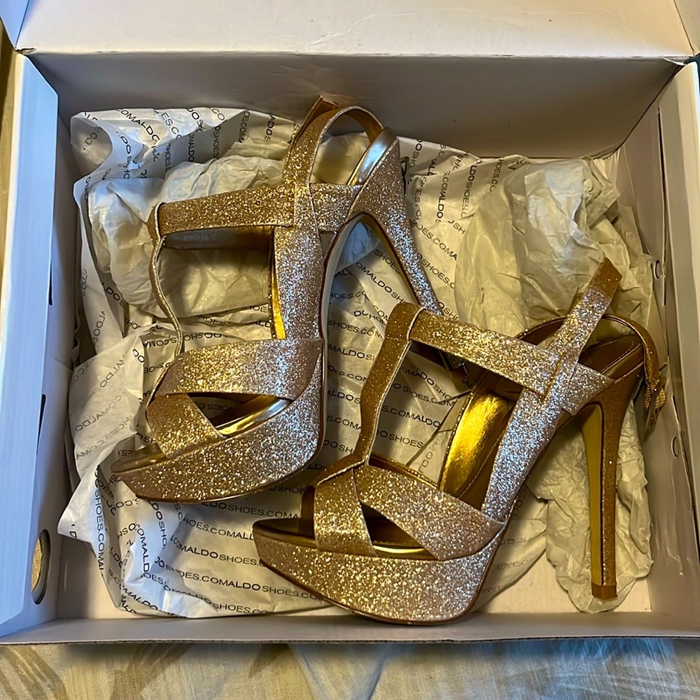 Aldo gold high heels. Size 5